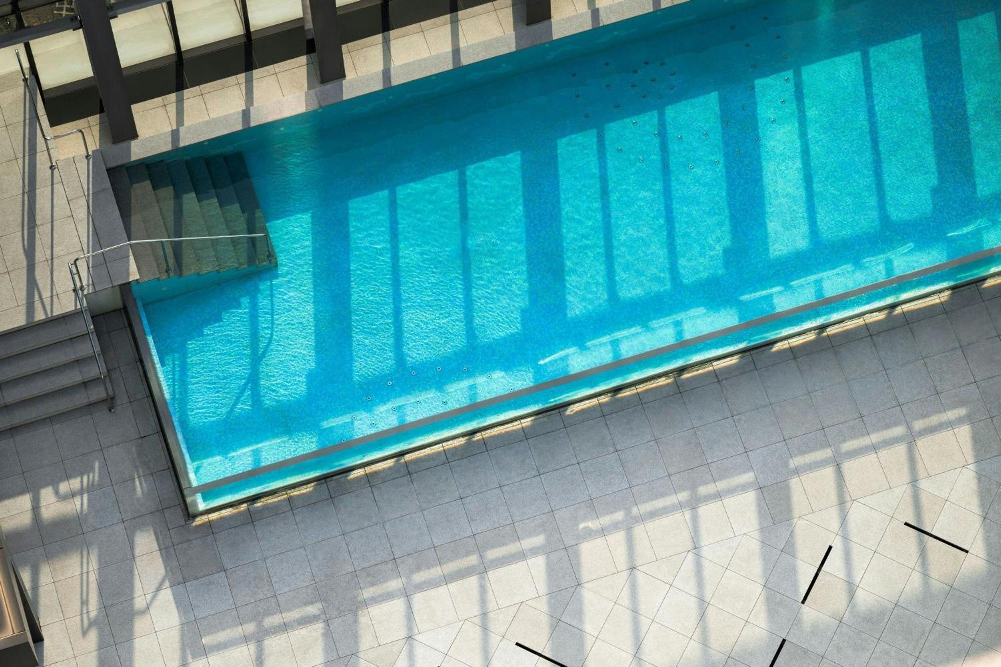 Le Meridien Taichung Luaran gambar The pool at the top of the hotel