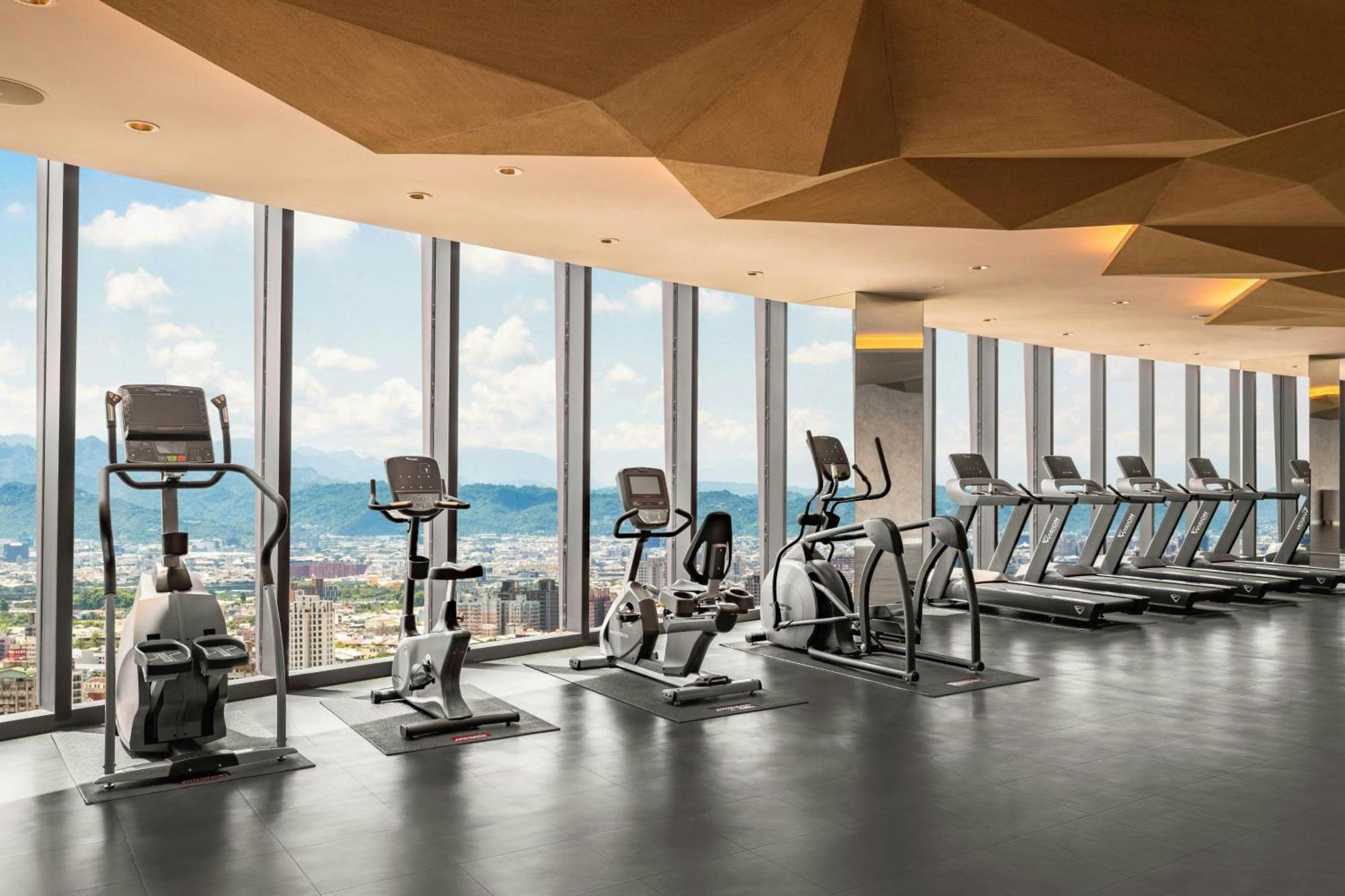 Le Meridien Taichung Luaran gambar The gym at the 39th floor