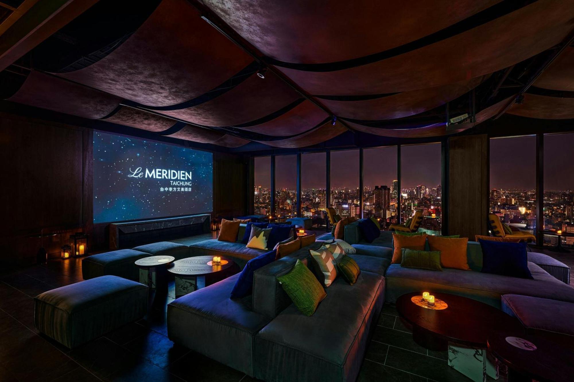 Le Meridien Taichung Luaran gambar The 63rd floor lounge